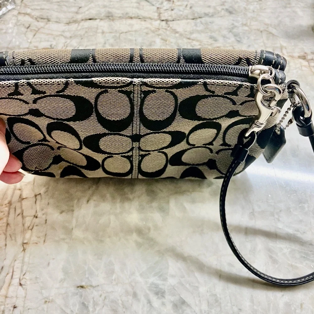 COACH Signature Bag - Picture 8 of 8